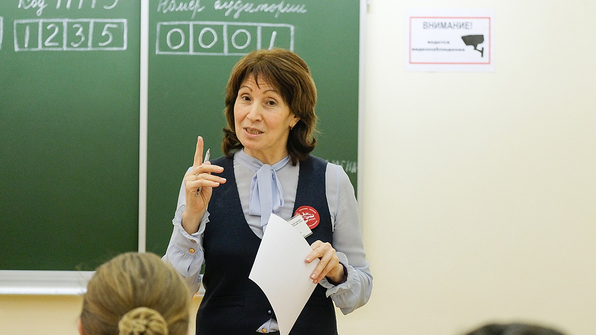 подглядывание учительница 