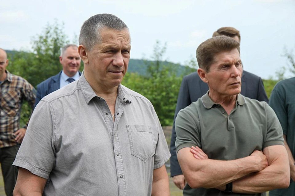 Площадку будущего объекта осмотрели Юрий Трутнев и Олег Кожемяко.