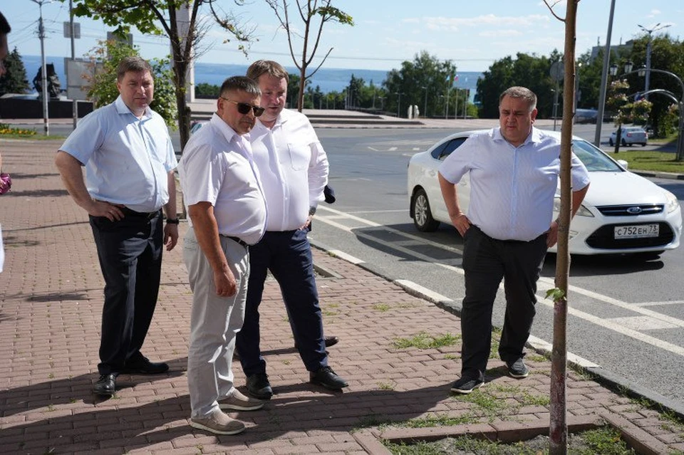 В Ульяновске для приживаемости деревьев на Гончарова расширят приствольные лунки | ФОТО: администрация Ульяновска