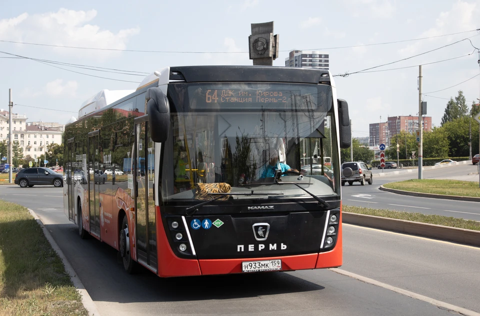 В Перми водитель автобуса повез пассажиров по неверному маршруту в час пик