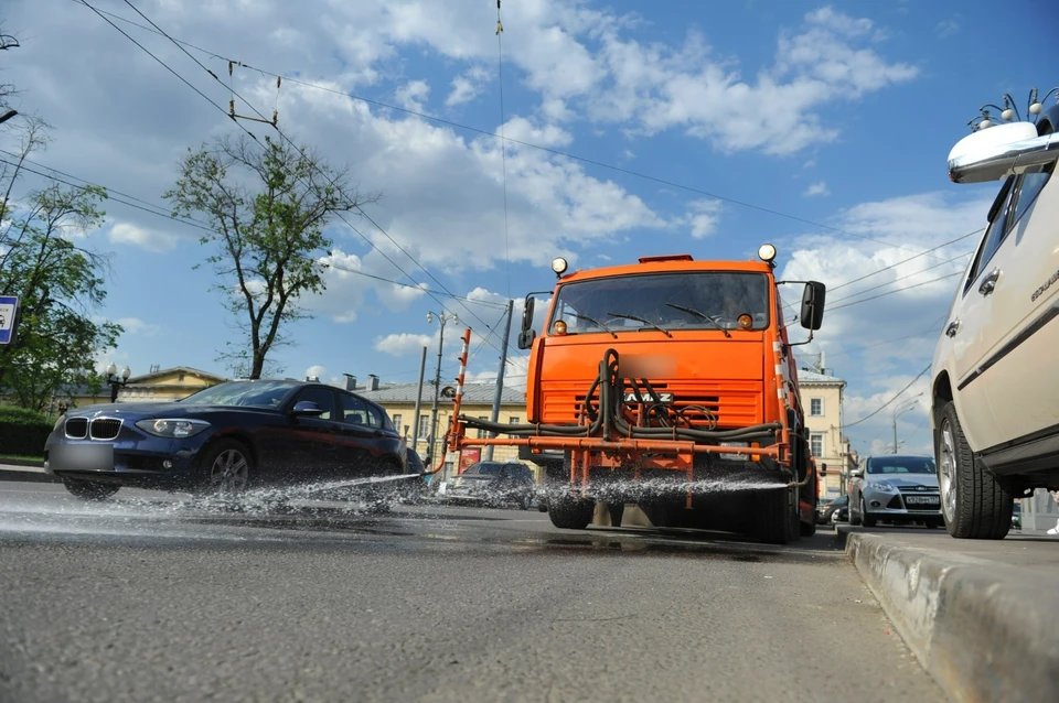 Для борьбы с жарой в Майкопе поливают улицы Фото из архива КП