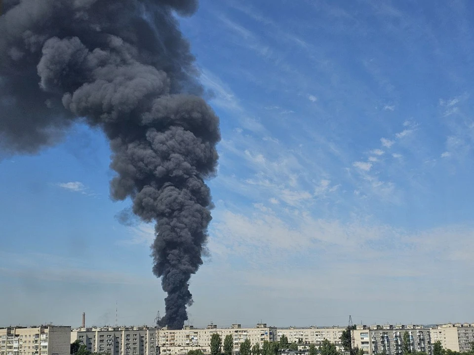 В Волгограде тушат склад.