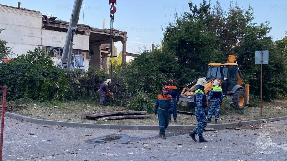 Здание насосной станции обрушилось после взрыва.