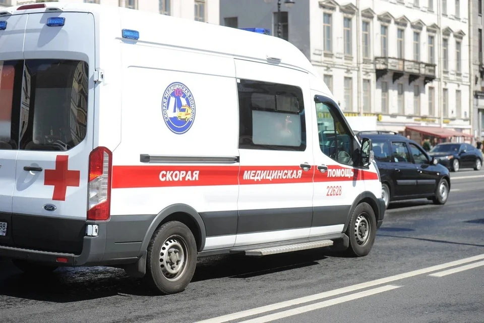 Самокатчик сбил четырехлетнюю девочку в Петербурге и скрылся с места ДТП.