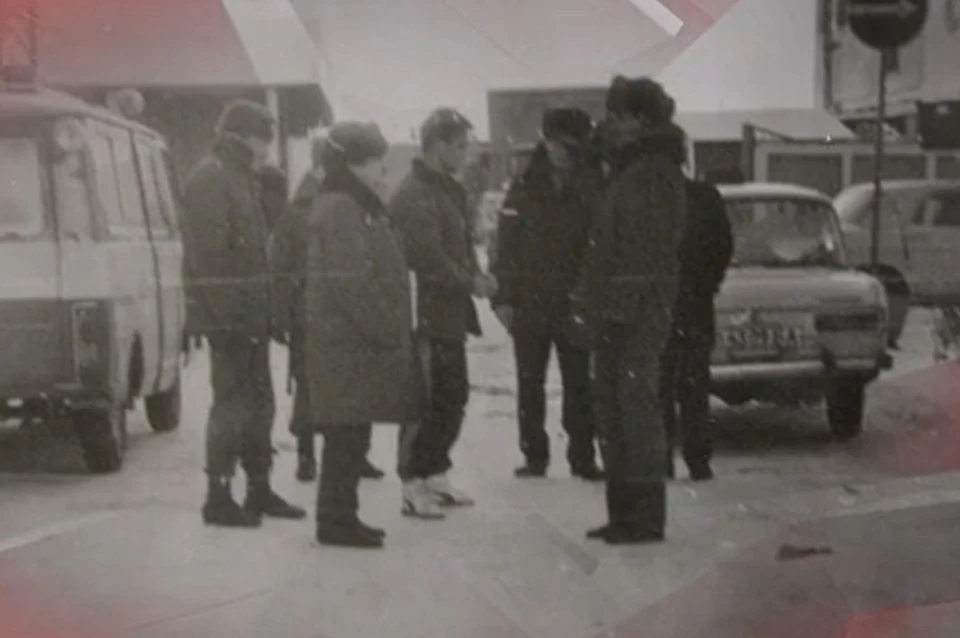 Всего в банде уфимских таксистов состояли восемь человек, в том числе двое несовершеннолетних. На фото: следственные действия с подозреваемыми. Фото: НТВ