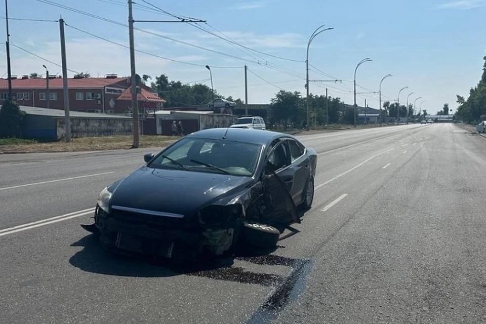 При повороте столкнулись Ford Mondeo и Skoda Octavia. Фото: управление Госавтоинспекции России по Ростовской области