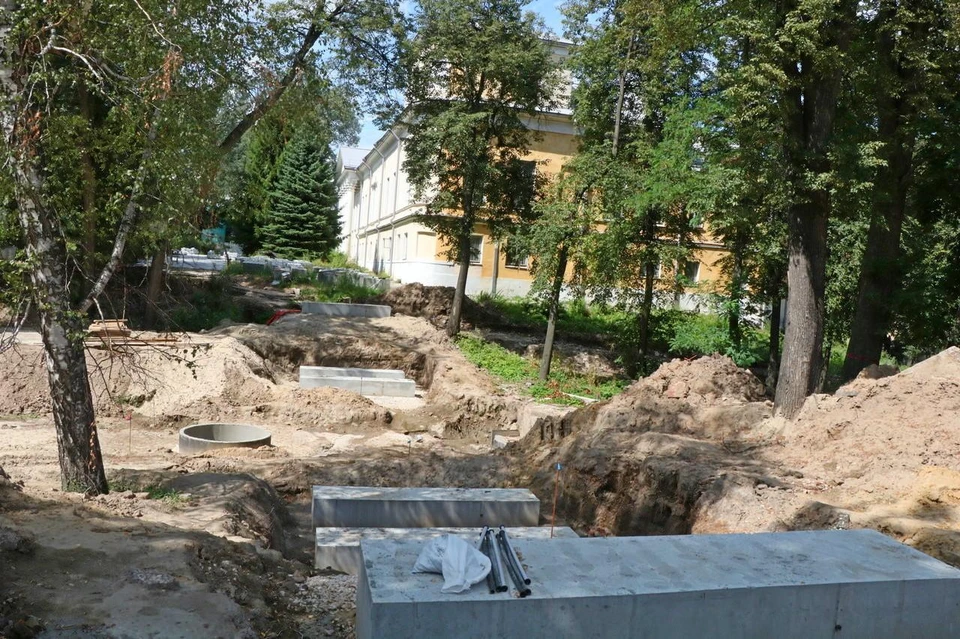 Мостик в Нижнем горпарке Рязани снесли и строят новый - с дорожкой под ним. Фото: администрация Рязани.