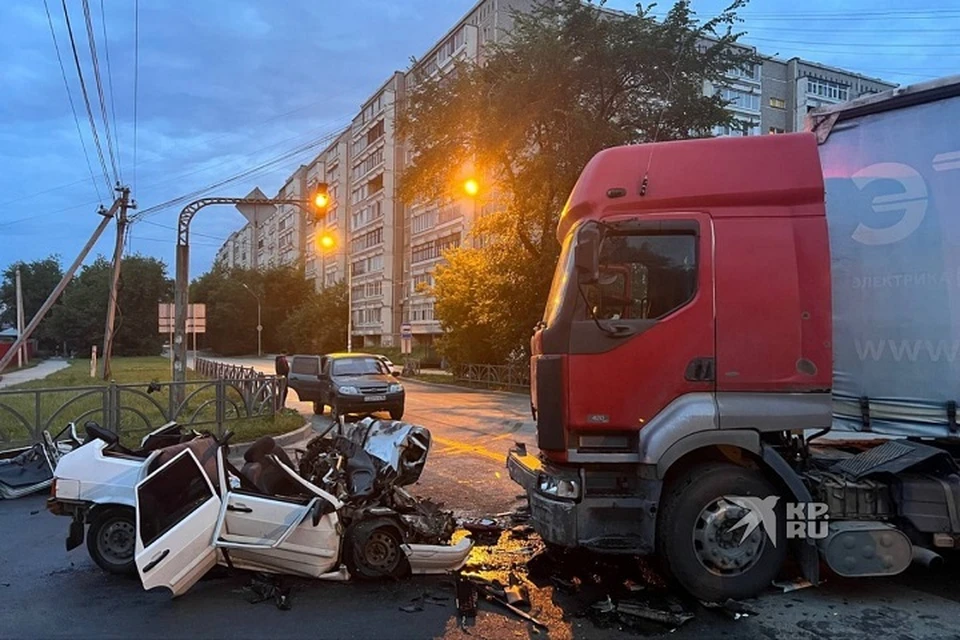 Водитель фуры уверяет, что машина неслась на высокой скорости