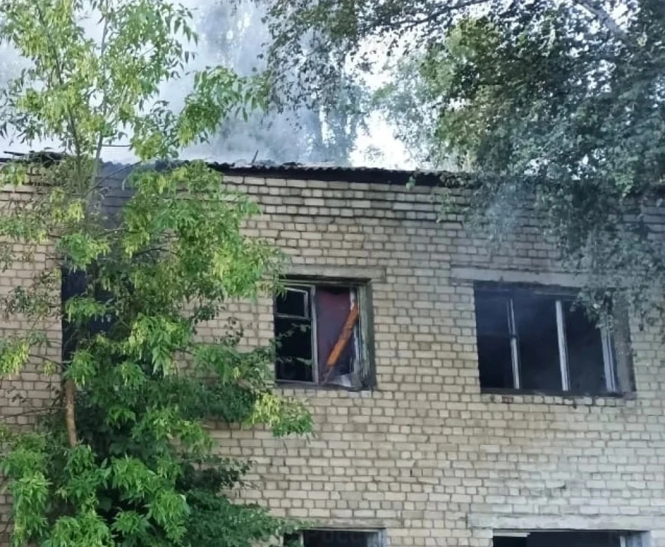 Заброшенное здание горело в Думиничском районе