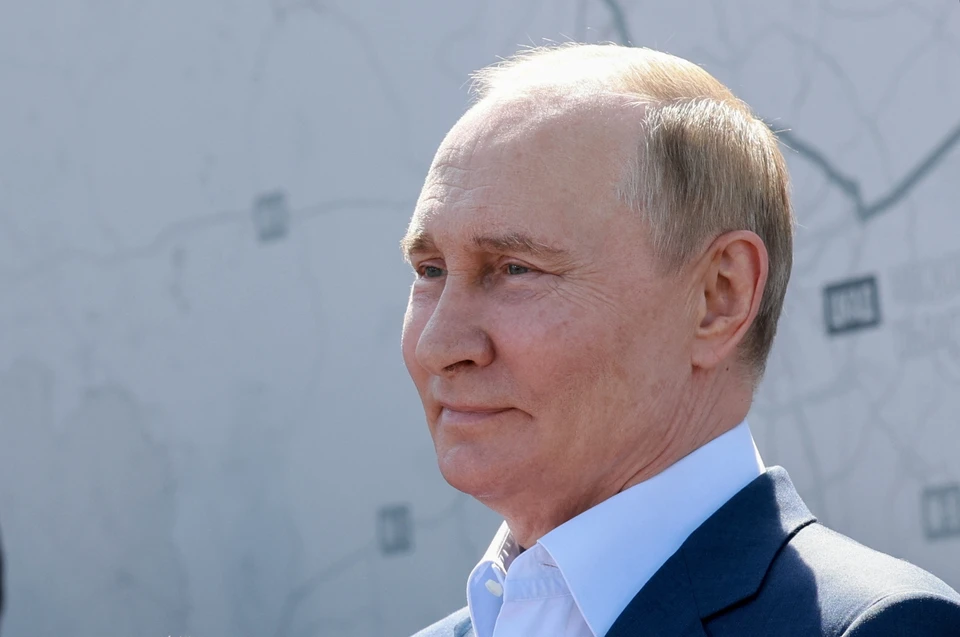 Путин по видеосвязи открыл социальные и другие объекты в новых регионах РФ