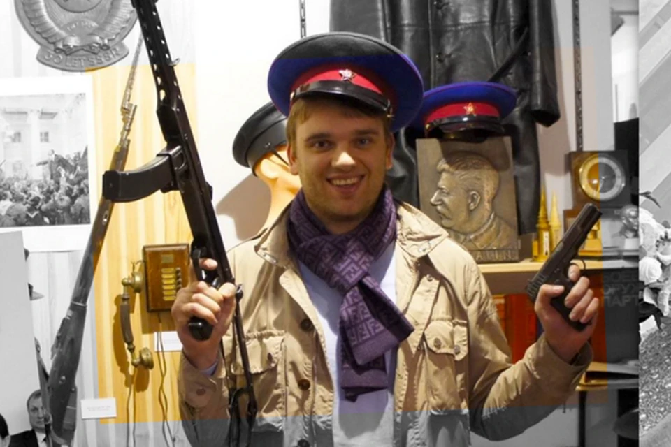 Кирилл был однажды в музее КГБ в Праге и сфотографировался там в фуражке-экспонате и с бутафорским пистолетом в руке! Кошмар