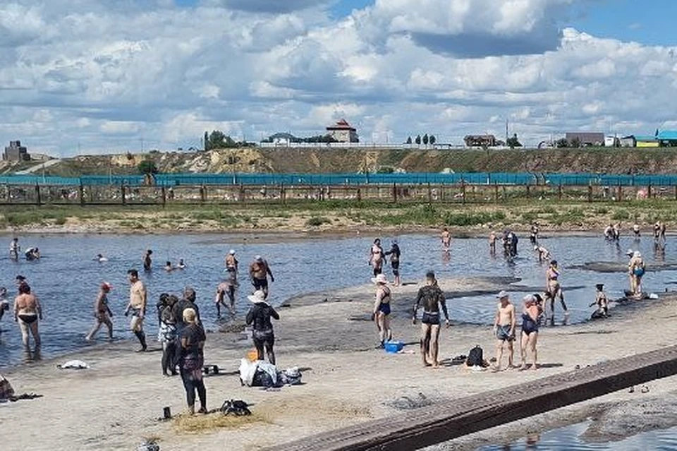 Оплата по безналичному расчету пока не действует, но ручные кассы работают.