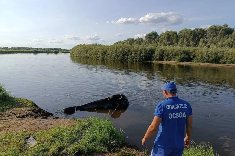 В Ветковском районе автомобиль с двумя рыбаками съехал в реку Сож. Фото: телеграм-канал ОСВОД Беларуси