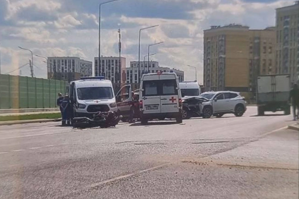 В Новой Москве столкнулись четыре машины и мотоцикл