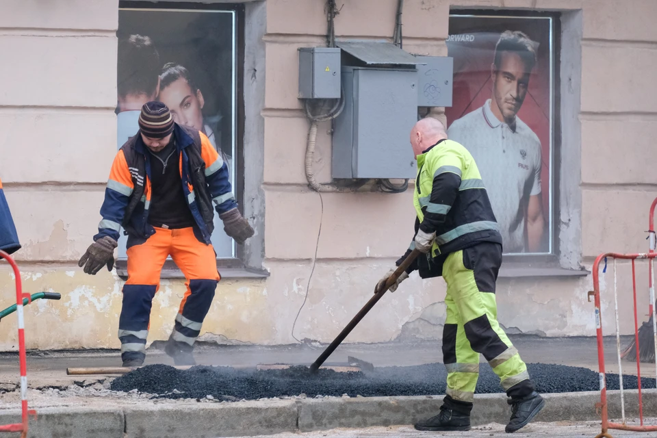 Ароматизированный асфальт уложили в Петербурге.