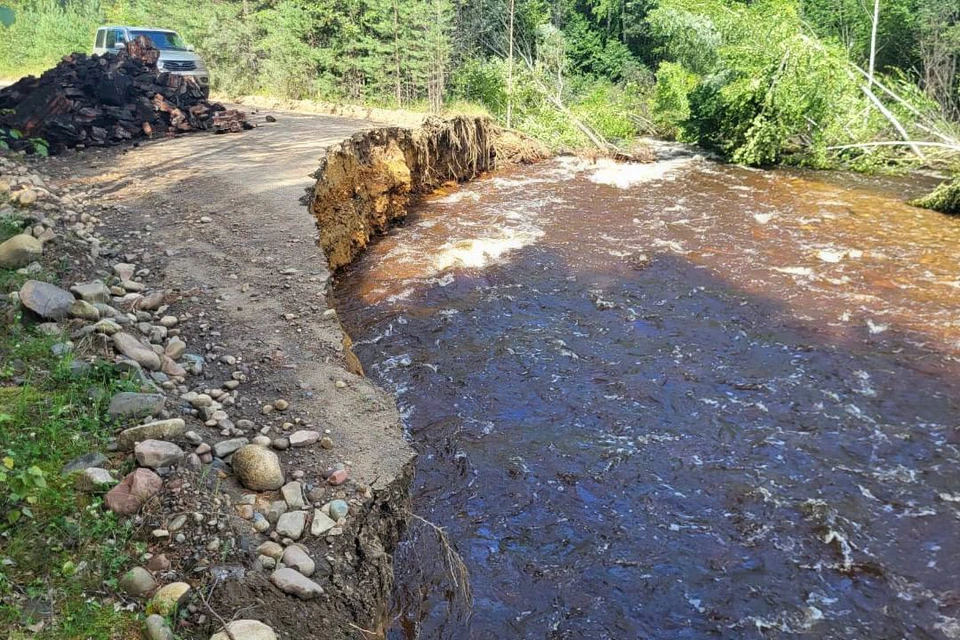 Размытые паводком дороги начали восстанавливать в Нижнеудинском районе.