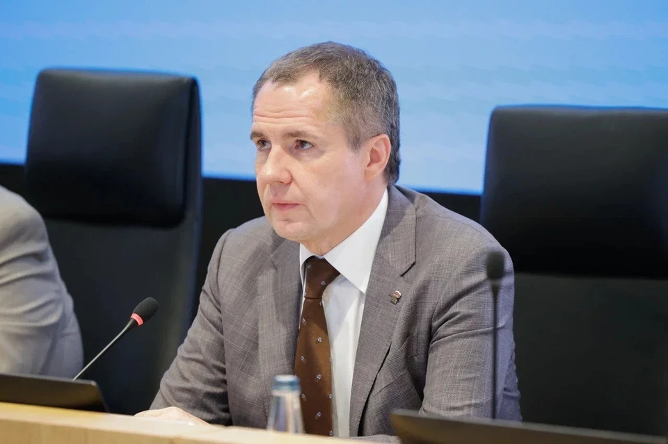 Гладков отчитал мэрию Белгорода за медленное восстановление пострадавших после обстрелов объектов.