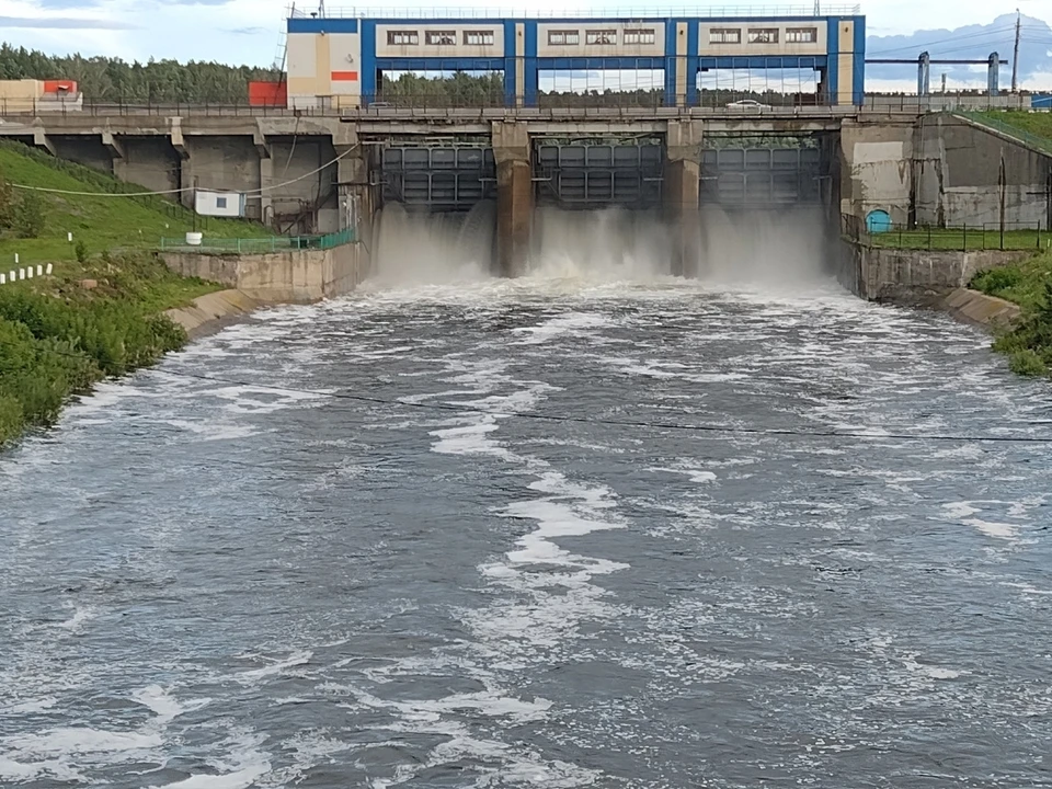 Уровень Шершневского водохранилища понижают с целью избежать техногенных рисков. Фото: Александр Барымов