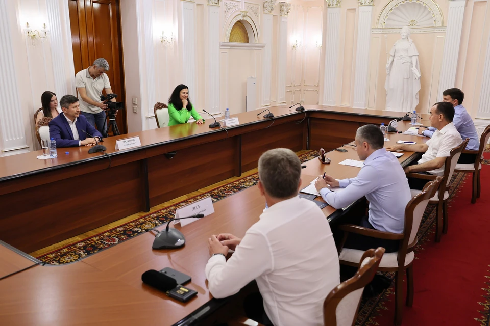 Строительство завода обсудили глава региона и представители компании Фото: пресс-служба администрации Краснодарского края