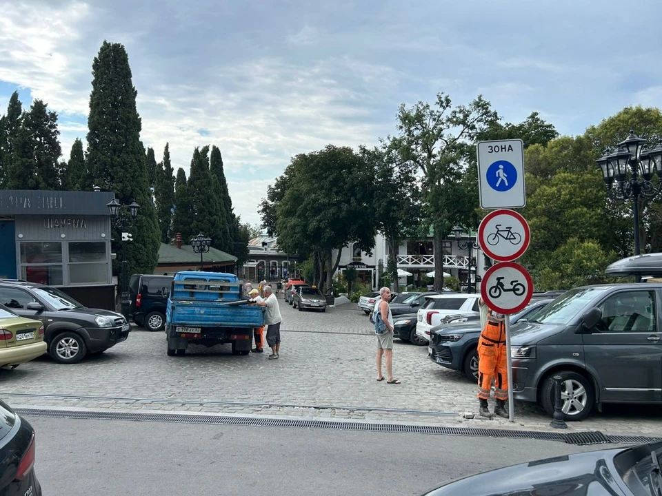 После реконструкции площади Ленина ее облюбовали автолюбители. Фото: администрация Ялты