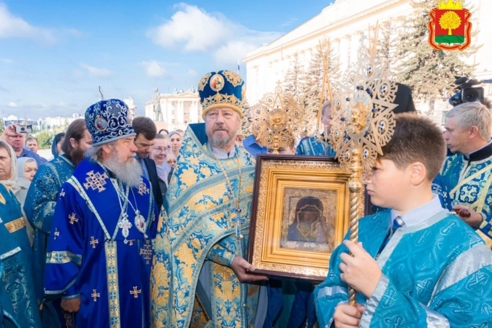 Сотни верующих встретили Казанскую икону Божией матери в Липецке