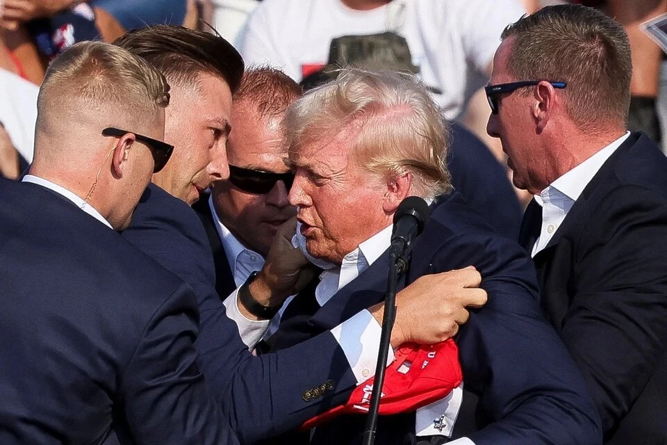 Покушавшегося на Трампа было заметно на крыше оттуда, где стоял экс-глава США