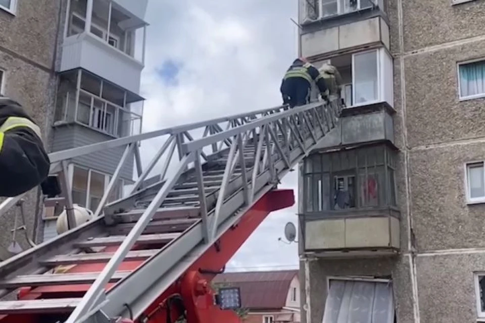 В зоне ЧП спасатели эвакуировали 70 человек Фото: ГУ МЧС по Свердловской области