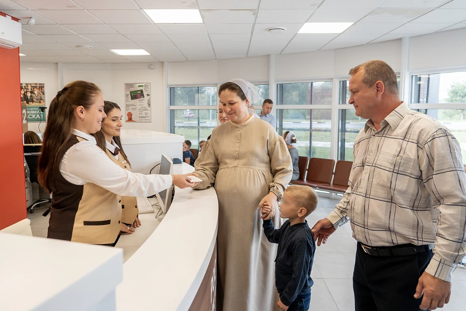 В Тверской области началась выдача удостоверений многодетной семьи нового образца. Фото: ПТО/Андрей Зубов
