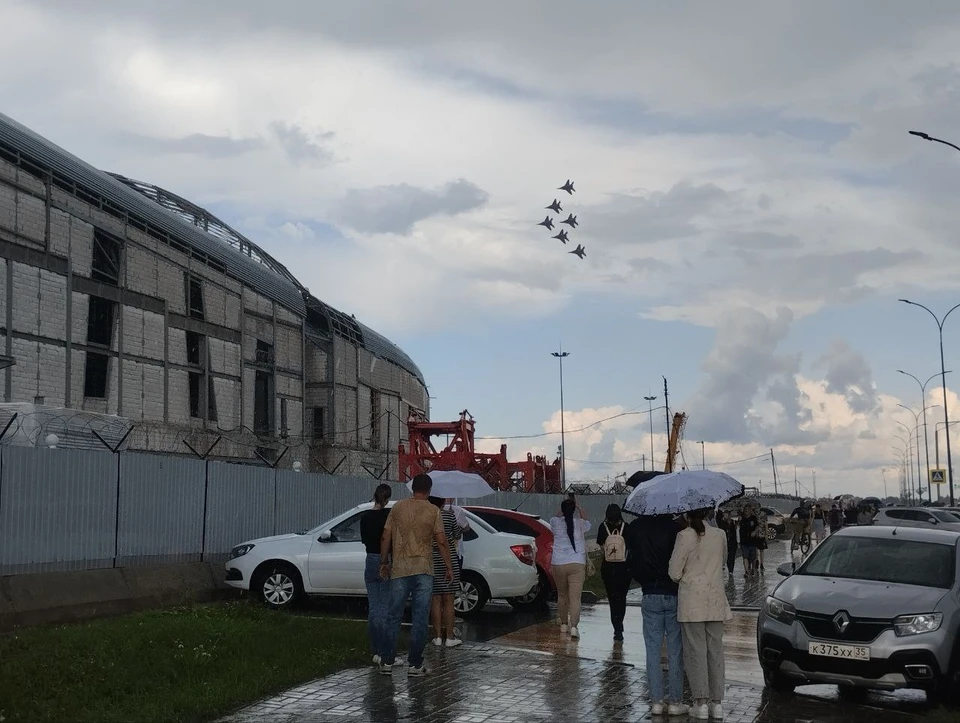 Ливень начался во время авиашоу в Нижнем Новгороде.