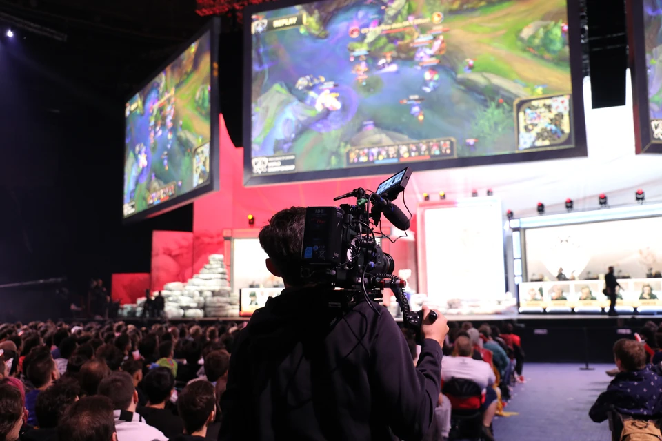 Виновным в ограничении президента ФКС назвал американскую компанию Riot Games, которая является производителем игры.
