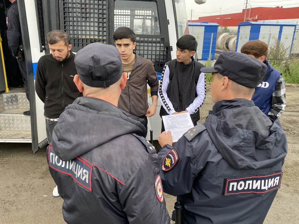 Всего задержали 18 нарушителей миграционного законодательства. Фото: пресс-служба УМВД России по Екатеринбургу.