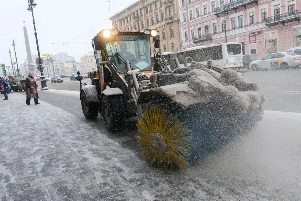 В Петербурге начали подготавливаться к снегопадам зимой.