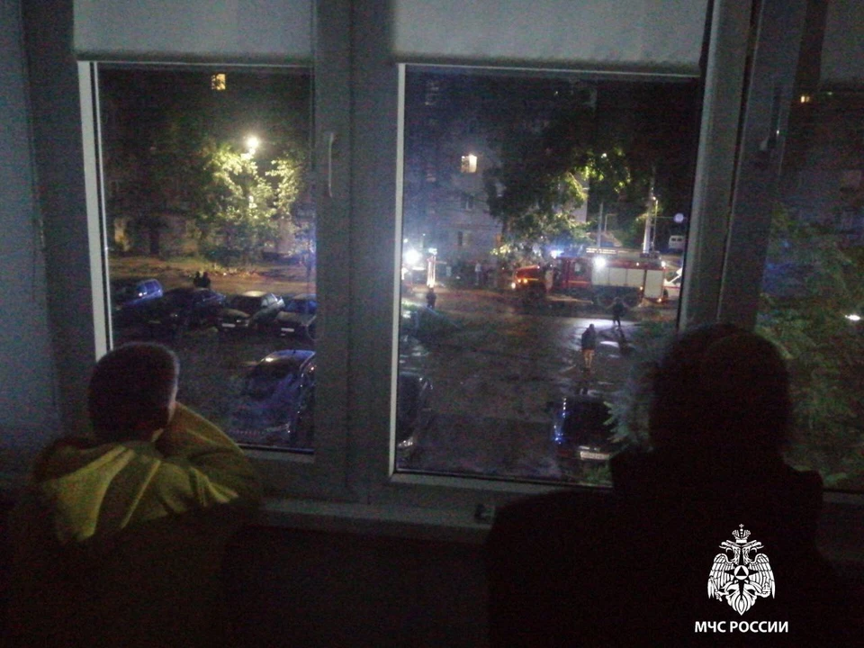 Пожарные спасли 4 человек во время возгорания в доме на Стасова в Ульяновске | ФОТО: ГУ МЧС России по Ульяновской области