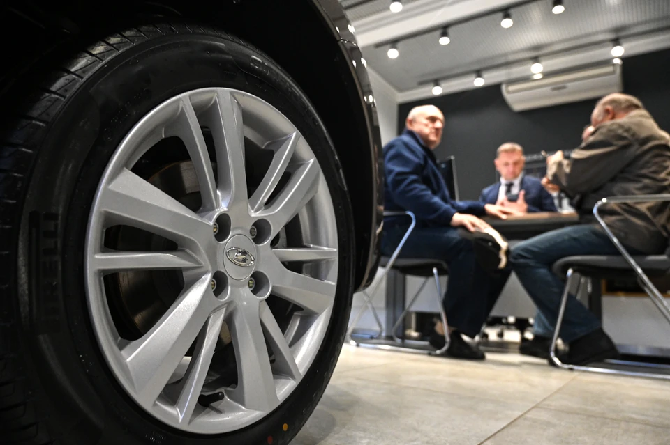 С начала года россиянам выдали почти 1 миллионов автокредитов на 1,4 триллиона рублей. Фото: Павел Ворожцов/ТАСС