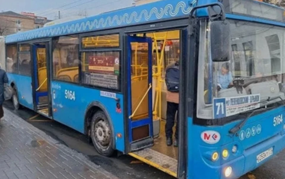 Лаз киева. 183 автобус спб маршрут. Лаз-a141d1 liner. Дачный маршрут 183 оренбург. 183 автобус оренбург.