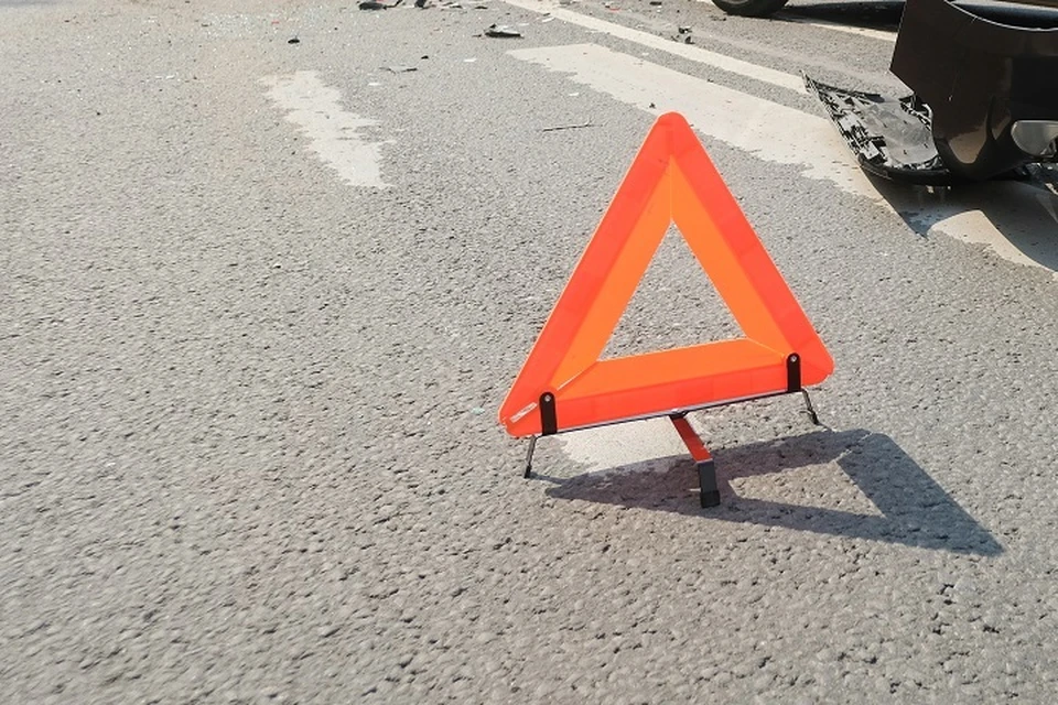 «КамАЗ» и «Тойота» столкнулись на перекрестке в Хабаровске