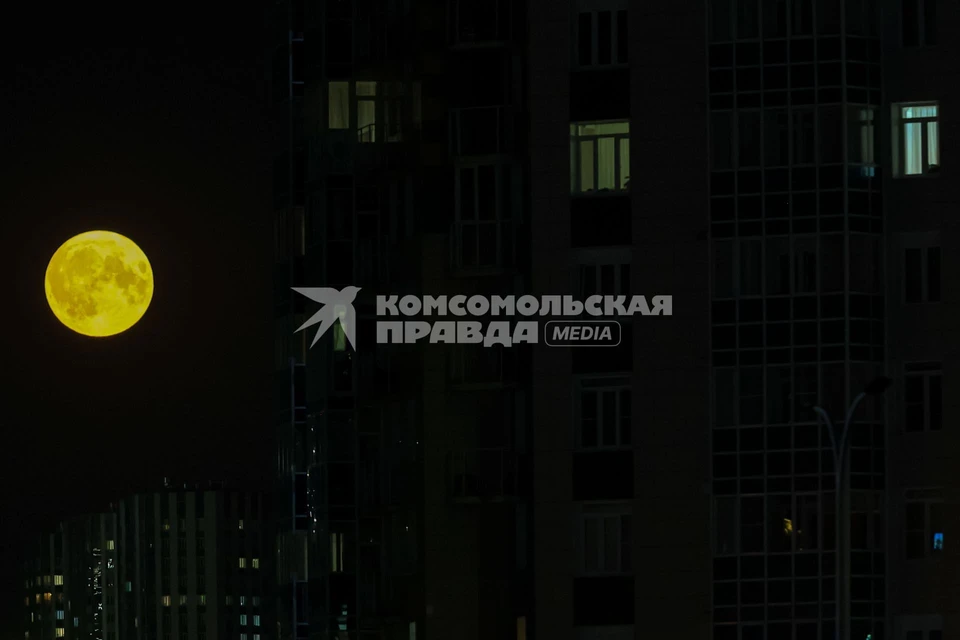 Полюбоваться красотой Луны и других небесных тел можно бесплатно с 21:30 до 23:30