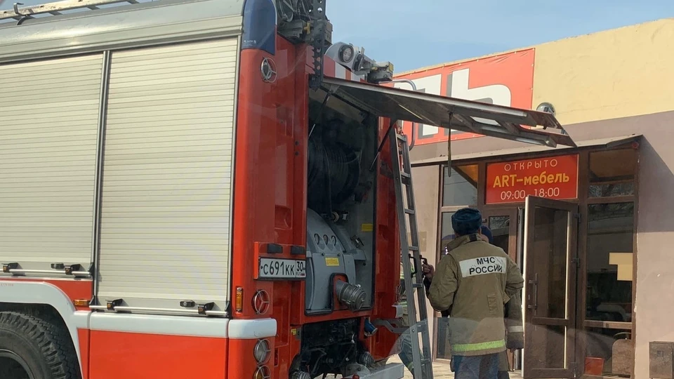 Пожарные в Астрахани спасли 13 человек и еще 75 эвакуировали