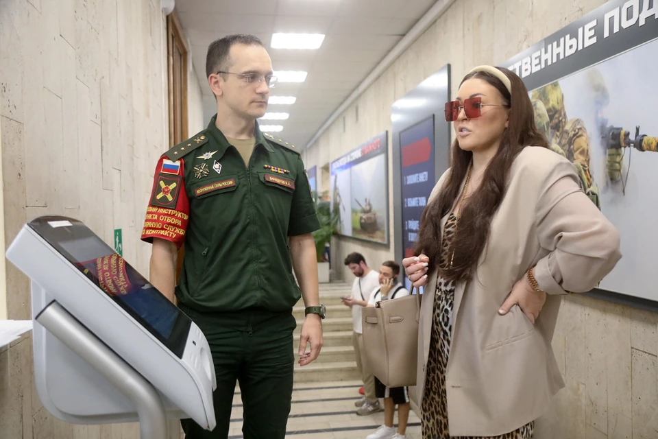 Ирина Дубцова встретилась с контрактниками в Едином пункте отбора на военную службу на ул. Яблочкова в Москве.