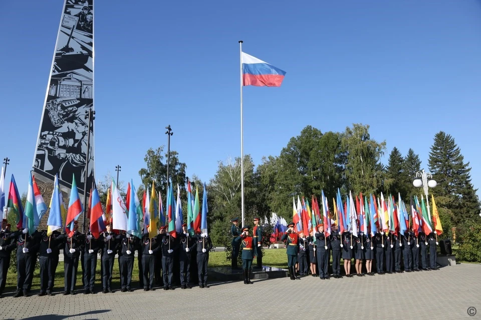 Участие в ней приняли представители мэрии города, правительства региона и многие другие