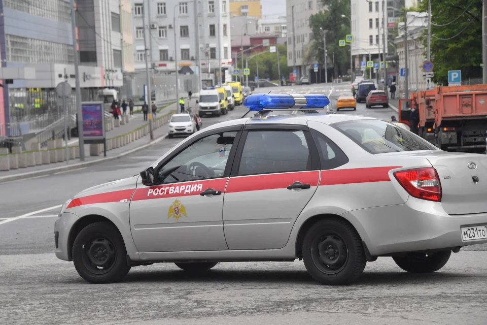 В Москве росгвардейцы задержали мужчину с пакетиком гашиша