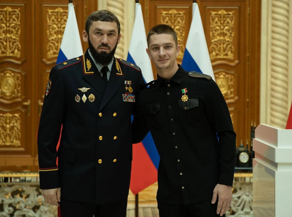 Сына Кадырова Эли наградили медалью «За заслуги перед Чеченской Республикой». Фото: Telegram-канал Магомеда Даудова