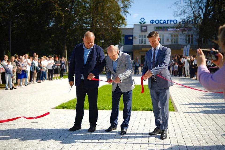 В Волхове после ремонта и благоустройства открылся сквер имени С.М. Кирова. Фото: пресс-служба ВФ АО «Апатит».