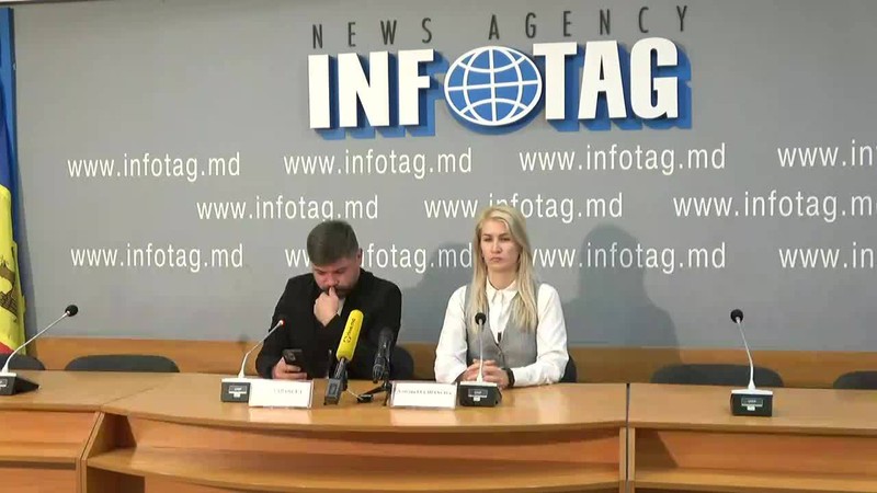 Авелин Табарча вместе со своим адвокатом Надеждой Лукьянчук провел пресс-конференцию по поводу незаконного отказа ЦИК зарегистрировать его кандидатуру на выборах президента Республики Молдова