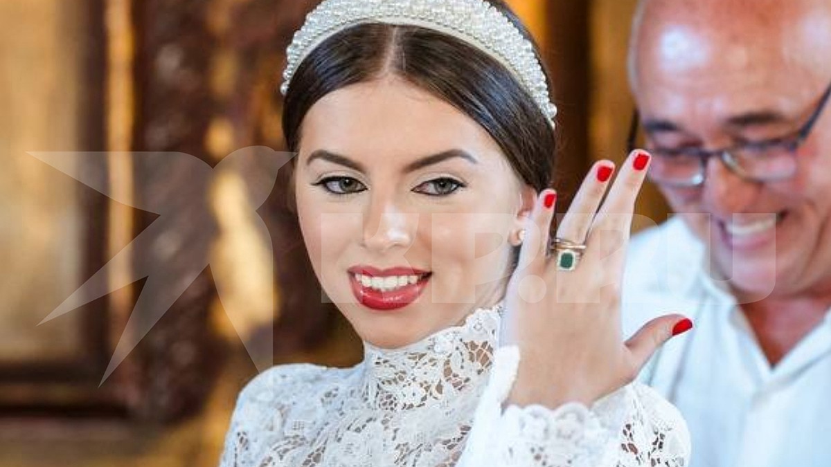 Тәбет ашатын жопа в тренажер залында порно Әйел мастурбация жасап, камераға түсіреді.