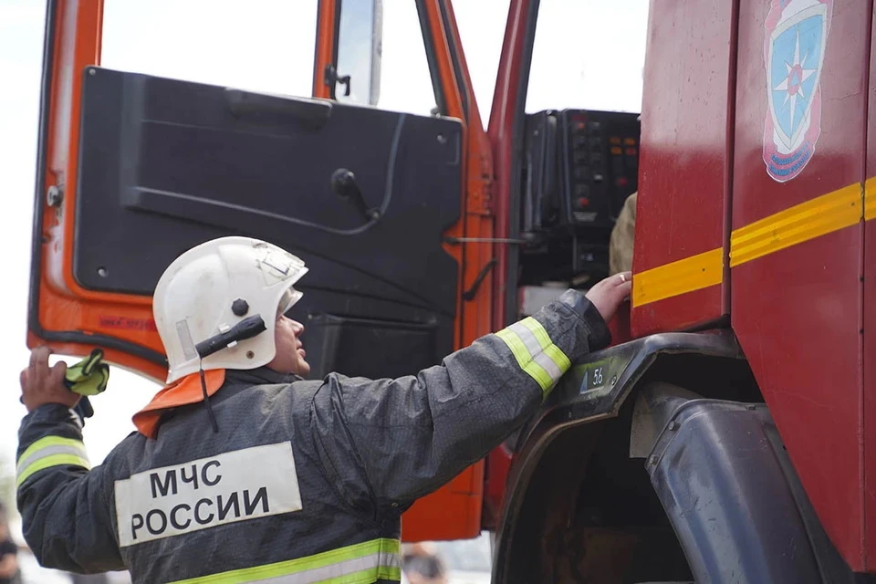 Автомобиль горит в Подмосковье