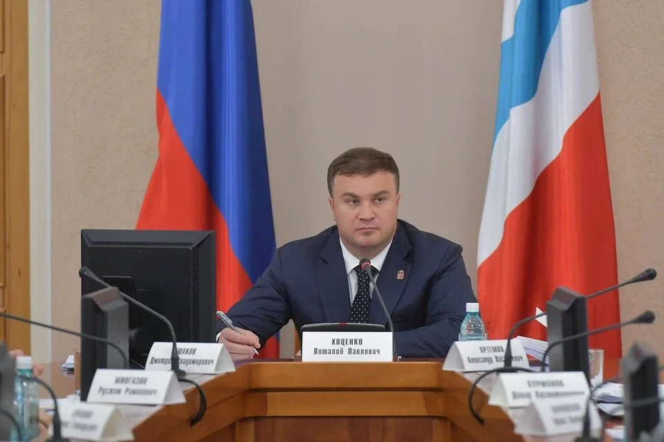 Губернатор Омской области Виталий Хоценко рассказал о мерах поддержки для пострадавших от паводка жителей. Фото: Сергей Мельников/ Пресс-служба Правительства Омской области.