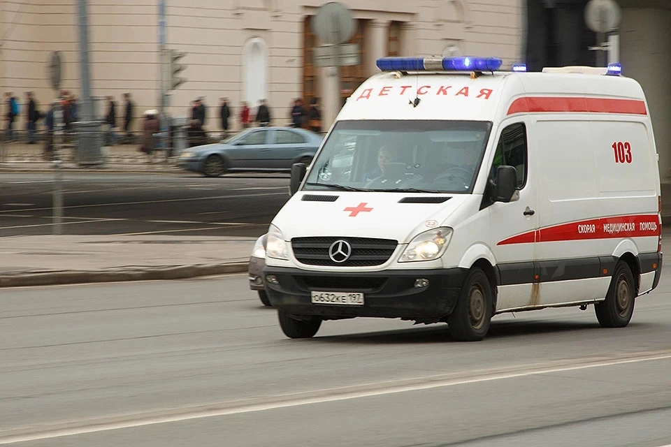 Школьница в Москве выпала из окна при попытке сделать селфи