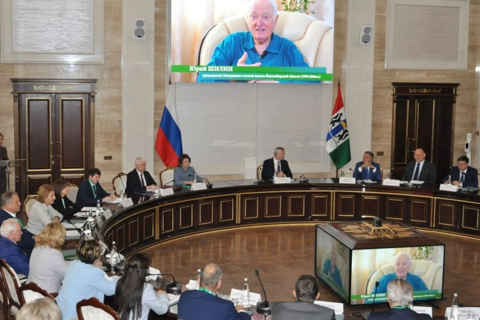 Спикер Заксобрания Новосибирской области выступил на совещании руководителей КСП. Фото: Законодательное собрание Новосибирской области