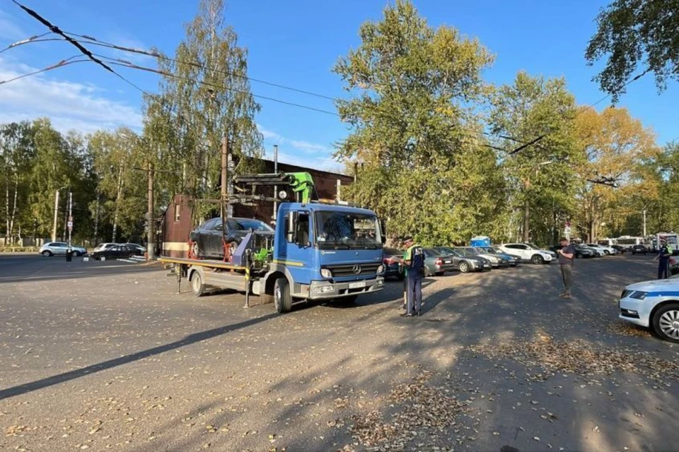 На круге запрещены остановка и стоянка машин. Фото: киров.рф